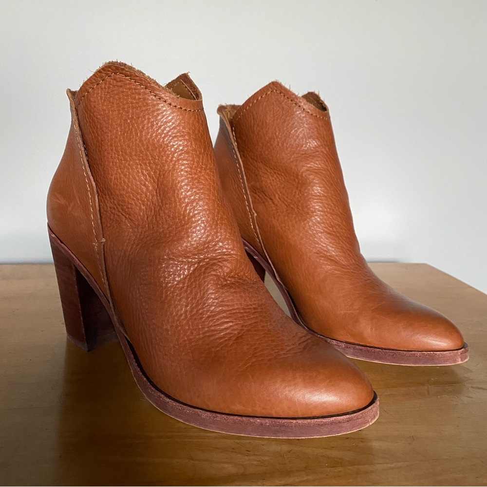 Dolce Vita caramel brown leather heeled ankle booties size 8